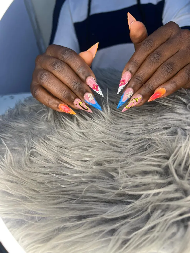 Dip-in Nails image 1